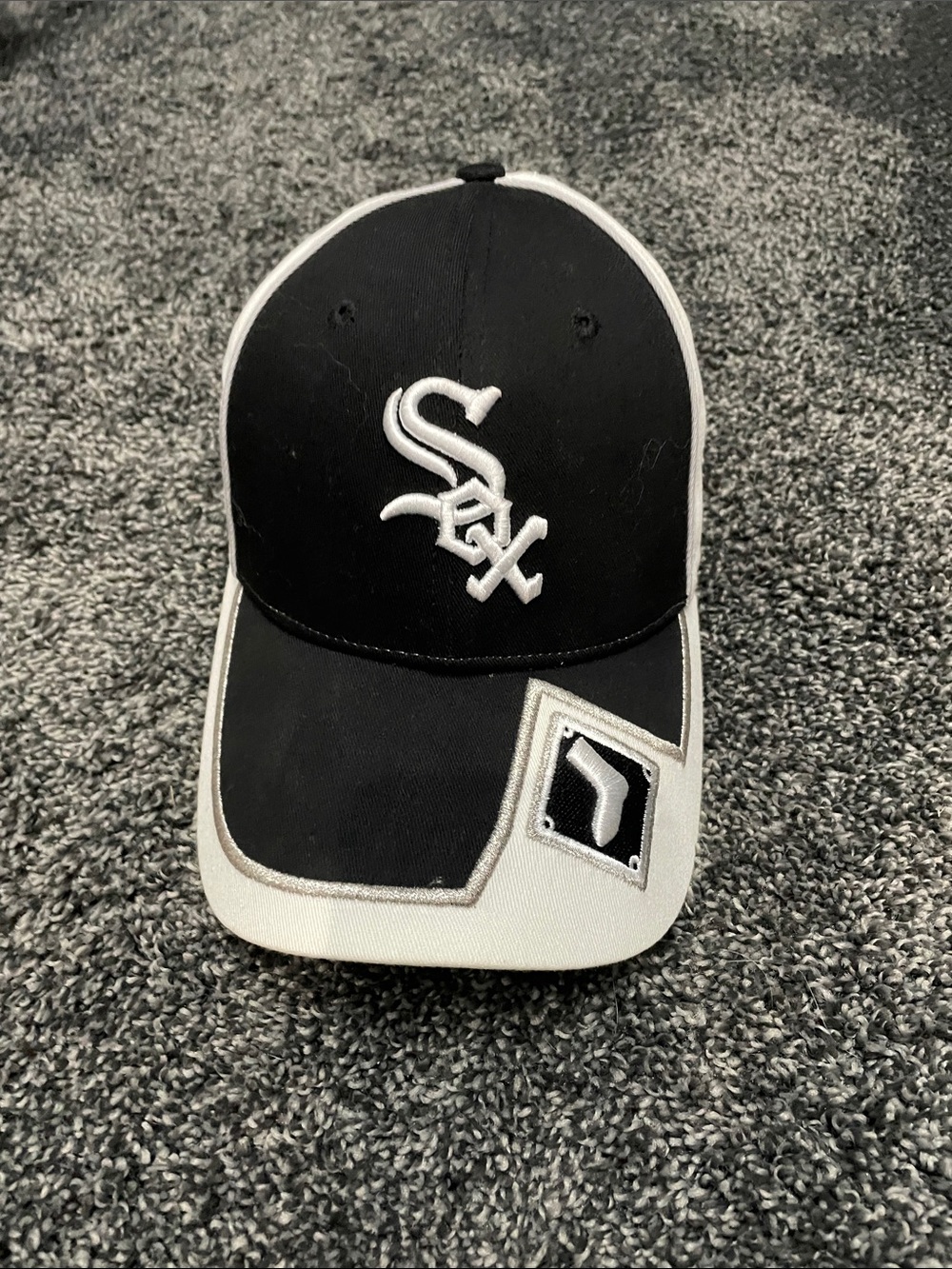 New Era Black and White Chicago White Sox Fitted Cap